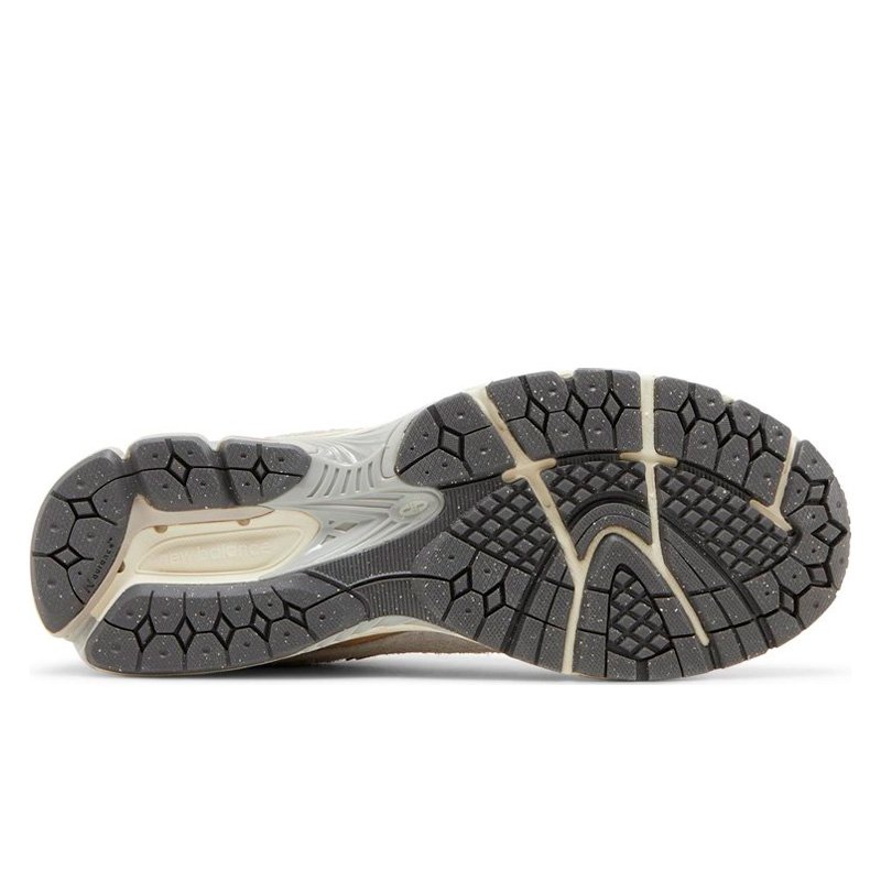 New Balance 2002R Rain Cloud Angoraa M2002RSA