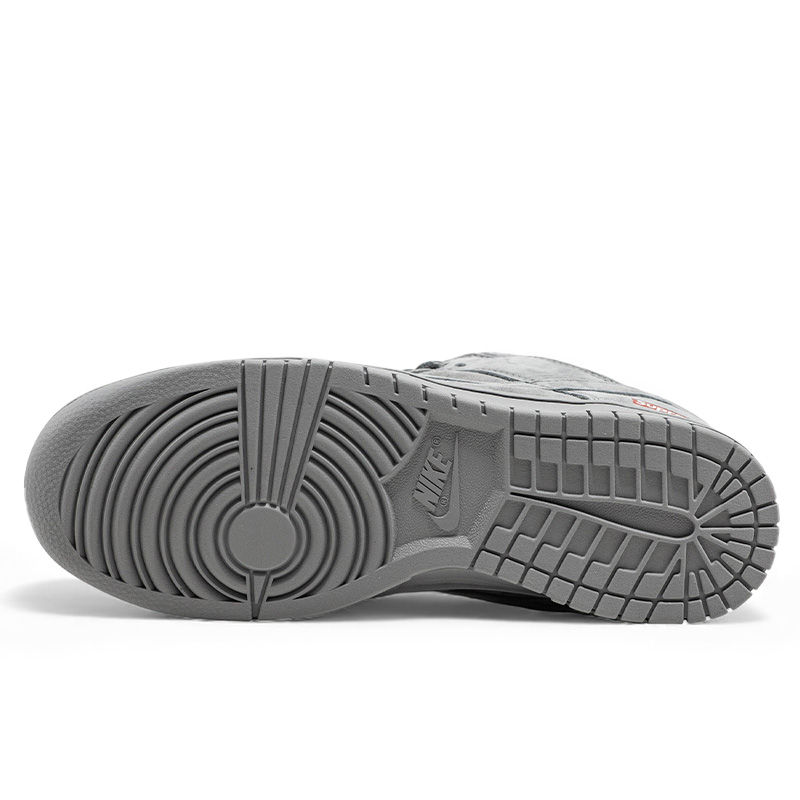Nike SB Dunk Low x Supreme Grey